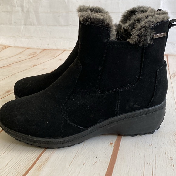 Khombu Comfort Black Faux Fur-Lined Aura Waterproof Rubber Soled Wedge Boots - Picture 8 of 10